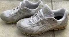 グレー スニーカー