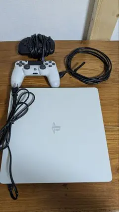 PlayStation 4 ホワイト 本体とコントローラー2個