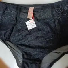 triumphブラックレース花柄ショーツ Mサイズ