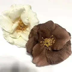 ハンドメイドコサージュ　2個セット　オフホワイト&ブラウン　2色セット