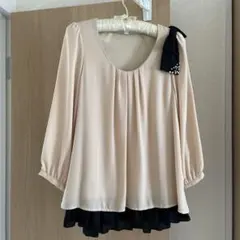 Mサイズ ベージュと黒のフリルチュニック