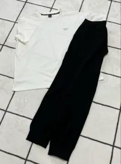 ユニクロウルトラストレッチアクティブジョガーパンツ丈長めL ブラック &Tシャツ