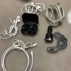本日発送致します　使えるイヤホンと充電コード