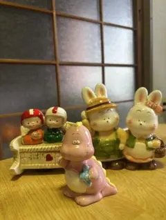 木製ハウス型ディスプレイ棚 カエル 招き猫 フィギュアセット コポー