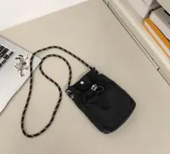 新品ナイロンショルダーバッグ /スマホポーチ/携帯ポーチ多機能軽量デザイン