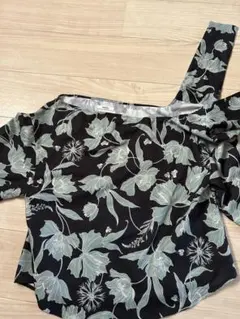 MURUA ワンショルダー 花柄 トップス　お値下げ致しました。のサムネイル