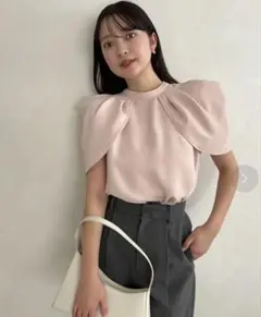 anuans アニュアンス　フォルムショルダーブラウス　トップス ピンクのサムネイル