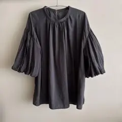 OPAQUE CLIPEのトップスです。