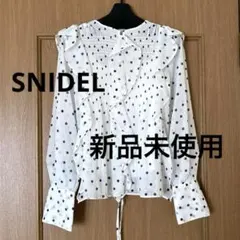【SNIDEL】花柄シャーリングブラウス F相当（S〜M相当）ショート丈 SNIDEL】花柄シャーリングブラウス F相当（S〜M相当）ショート丈