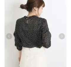 Spick & Span　ランダムドットローンフリルプルオーバー　¥12,100のサムネイル