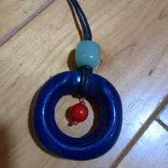 ハンドメイド 青の陶器と天然石のペンダント