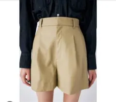 【MOUSSY】ベージュ フェイクレザーハーフパンツ サイズ2