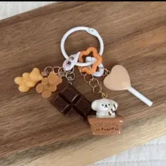 じゃらじゃらキーホルダー　白いぬ　茶色