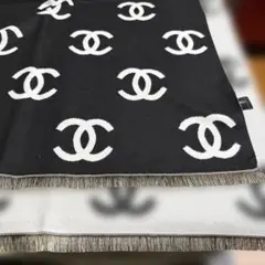 ノベルティCHANELリバーシブルストール ロゴマフラー ブラック/ホワイト