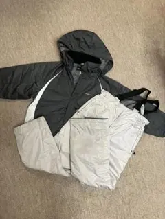 子ども用 スキーウェア 黒と灰色 フード付き