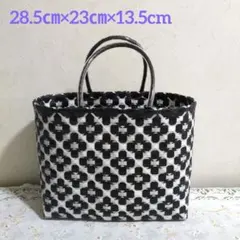 プラカゴ　ハンドメイド　白＋黒花　新品のサムネイル