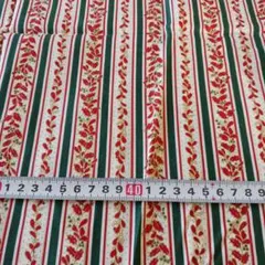 520 赤と緑のストライプ花柄　クリスマス　綿生地 約45✕110cm