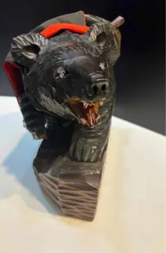 木製クマの彫刻 魚付き