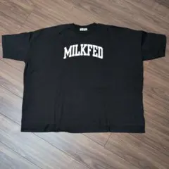 MILKFED. ロゴプリント ビッグ半袖Tシャツ ブラックのサムネイル