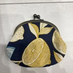 レモン柄ネイビーがま口コインケース