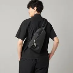 【新品未使用】COMME CA MEN ネオプレーントライアングルバッグのサムネイル