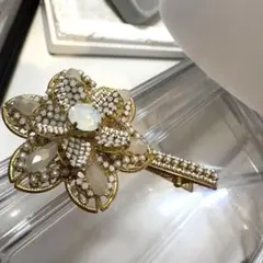 最後☆✴︎ヘアピンコーナー561キラキラストーン付フラワーヘアピンビジュークリップ