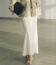 anuans サテンナロースカート