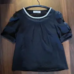黒ブラウス