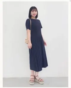 元鈴木さんワンピ CINEMATIQ 2wayグラデプリーツワンピネイビー