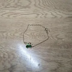 クローバー型ゴールドブレスレット