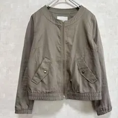 anySiS エニィスィス ノーカラー ブルゾン ジャンパー カーキ L 3のサムネイル