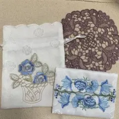 未使用品　刺繍の巾着袋・ティッシュケース・レースの敷物　３点セット