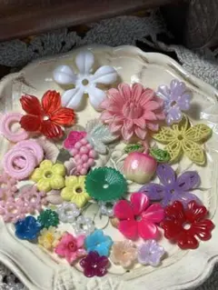 ヴィンテージ プラスチックアクセサリーパーツセルロイド等３０個　dアンティーク