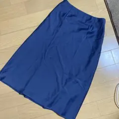 UNIQLO サテンナローフレアスカート　ネイビー　ウエスト64センチ