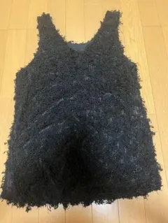 フリンジデザイン 黒 トップ