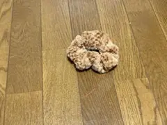 ファー風ベージュシュシュ