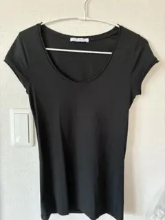 ZARA TRF ブラック 半袖カットソー Vネックのサムネイル