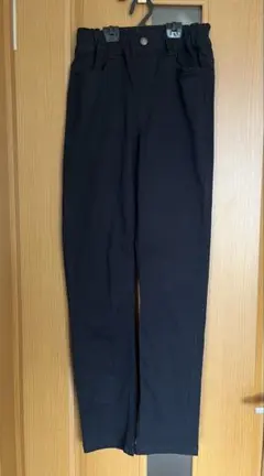 GU 150ストレッチ黒パンツ