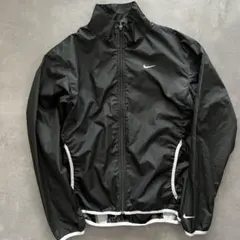 NIKE ナイロンジャケット　短丈　ボックスシルエット ブラック nylon