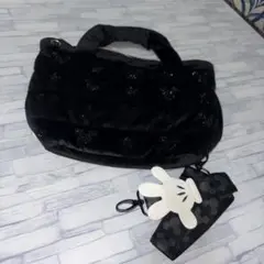 ミッキー装飾の黒いショルダーバッグ