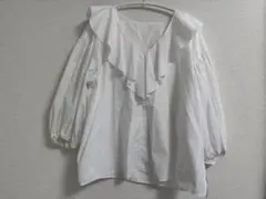 NATURAL BEAUTY BASIC フリル付きホワイト五分袖ブラウス