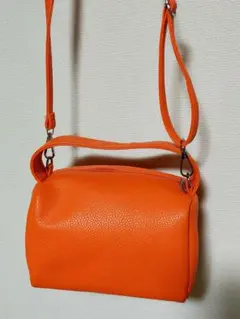 未使用　新品　ビビッド　オレンジ　ショルダーバック　2wey　夏