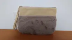 ハンドバッグ ベージュとグレーのポーチ　フェイクファー