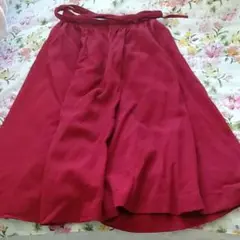 ハニーズ　赤スカート