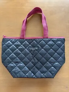 【未使用品】GODIVA キルティング　チャック付きトートバッグのサムネイル