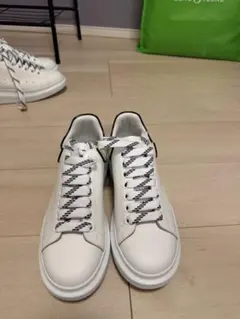 Alexander McQueen ホワイト スニーカーのサムネイル