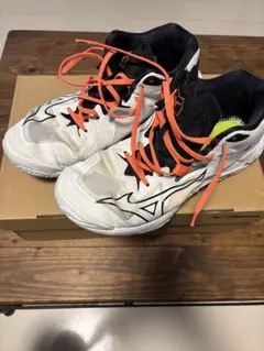 MIZUNO mz ライトニング　 バレーボールシューズ ホワイト オレンジのサムネイル