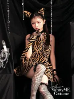 Hitomi 直筆サイン 入りチェキ tanaka 田中瞳 女豹衣装 - メルカリ
