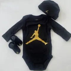 新品　NIKE ナイキ　Jordan 3点セット ロンパース　ゴールドロゴのサムネイル