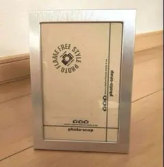 フォトフレーム　メタリック　素朴　シンプル　写真立て　インテリア　アート